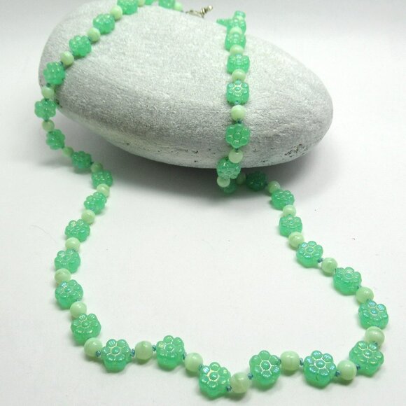 Uranium Glass Flower Bead necklace - Picture 1 of 10